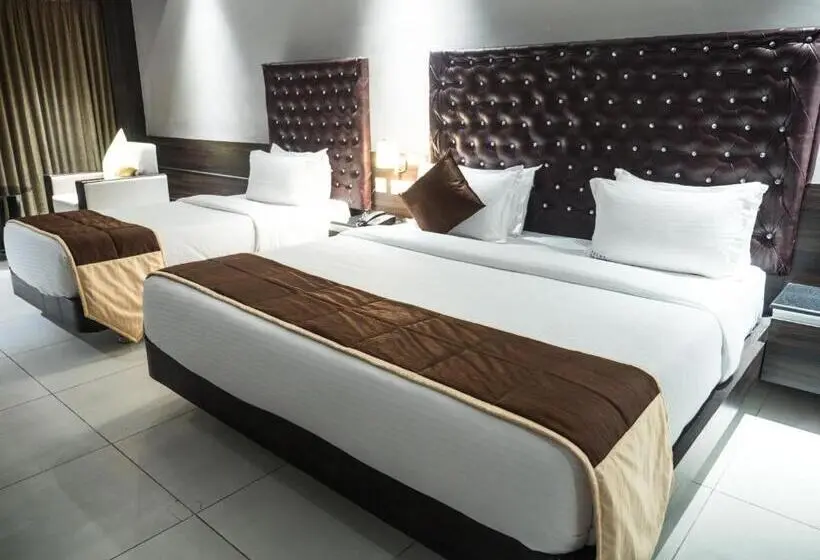 Deluxe Kolmen Hengen Huone, Mary Land Velankanni
