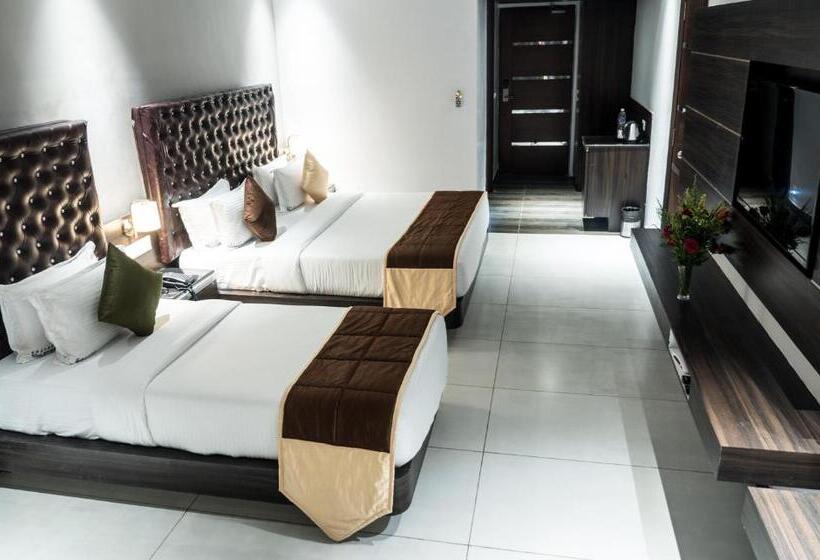 Трехместный Номер Deluxe, Mary Land Velankanni