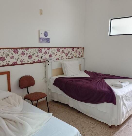 اتاق استاندارد سه نفره, Avenida