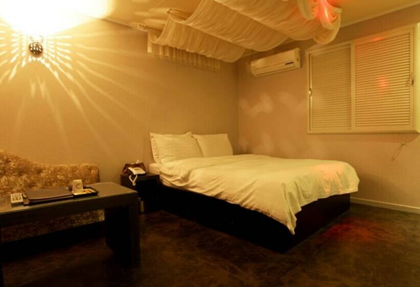 اتاق استاندارد, Gugi Motel