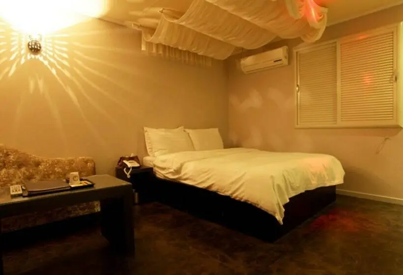 اتاق استاندارد, Gugi Motel