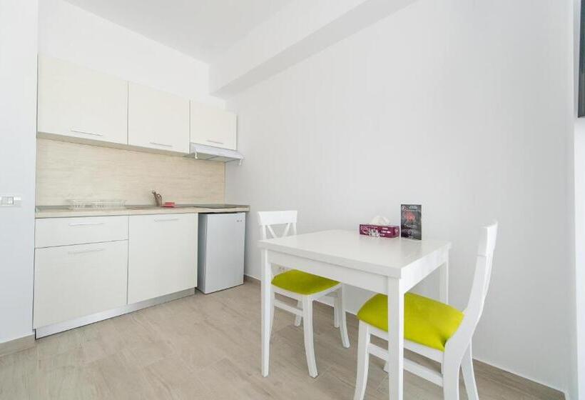 Номер Deluxe Вид на Море с Балконом, Zip Apartments