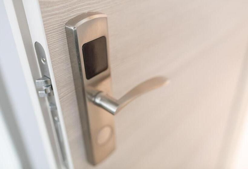Апартаменты 1 Спальня с Террасой, Zip Apartments