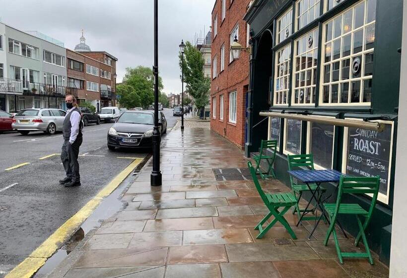 标准间, The Wellington Restaurant And Bar