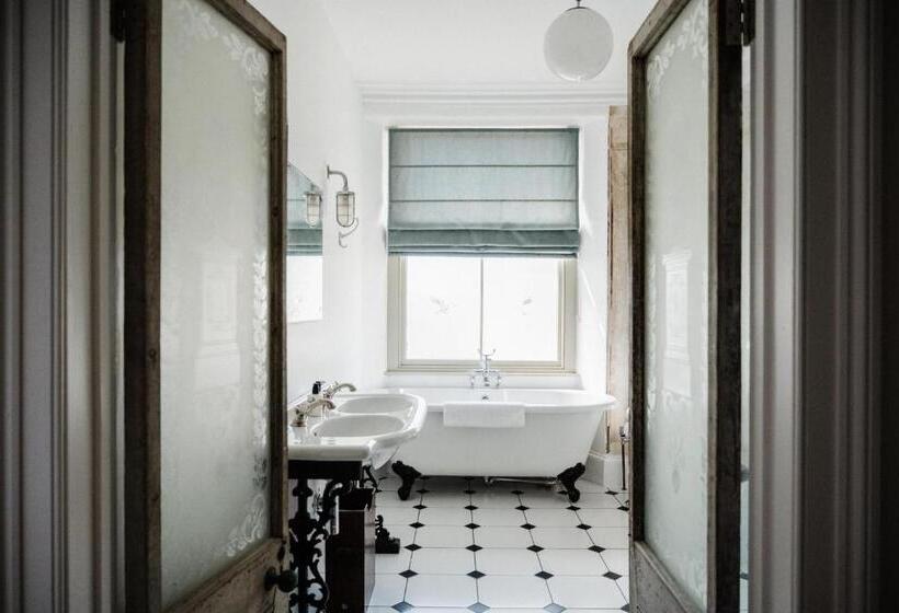 带大床的豪华间, The Crooked Swan