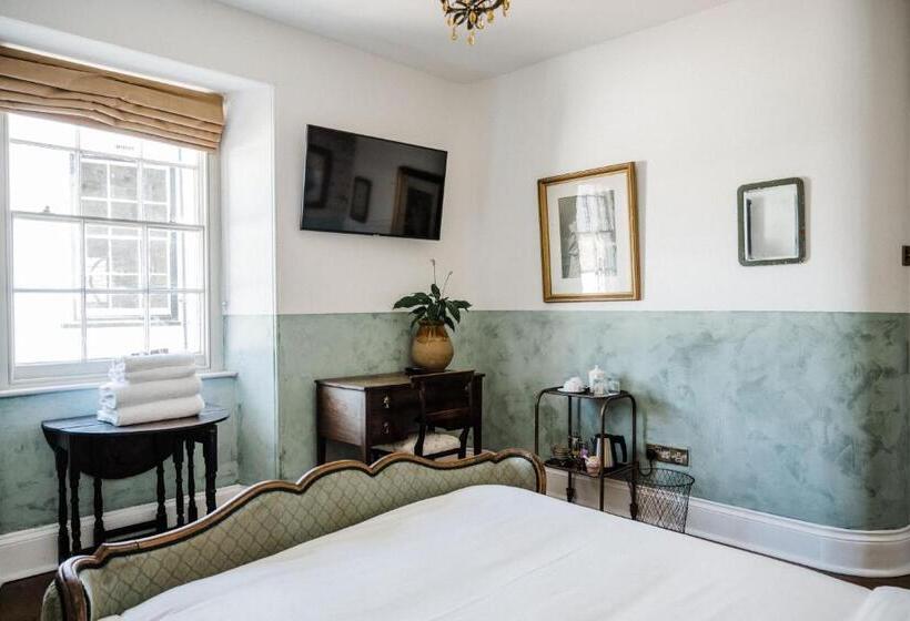 豪华房间, The Crooked Swan