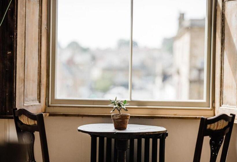 带大床的高级房间, The Crooked Swan