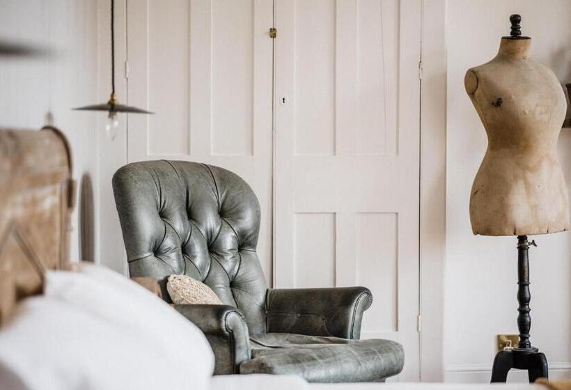 带大床的高级房间, The Crooked Swan