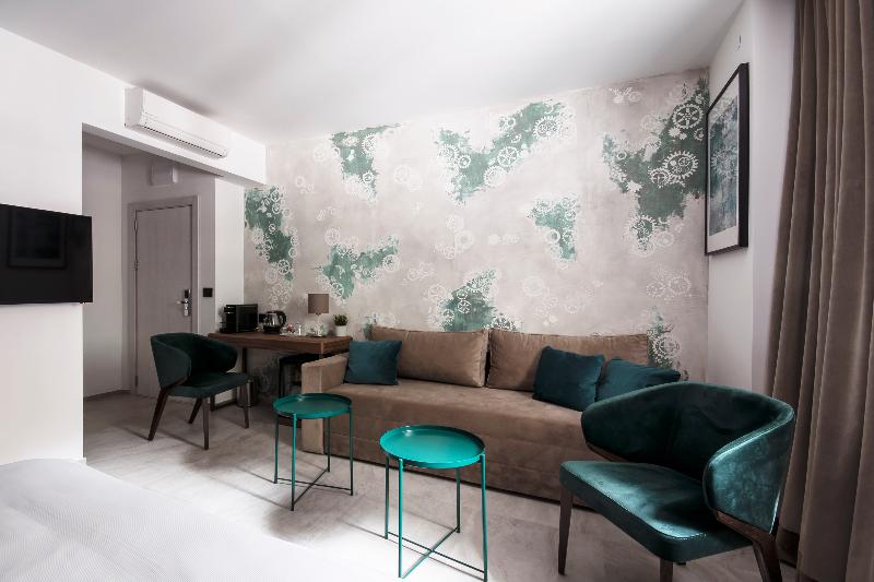 豪华房间, The Crooked Swan