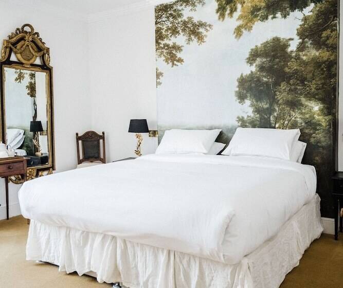 豪华房间, The Crooked Swan