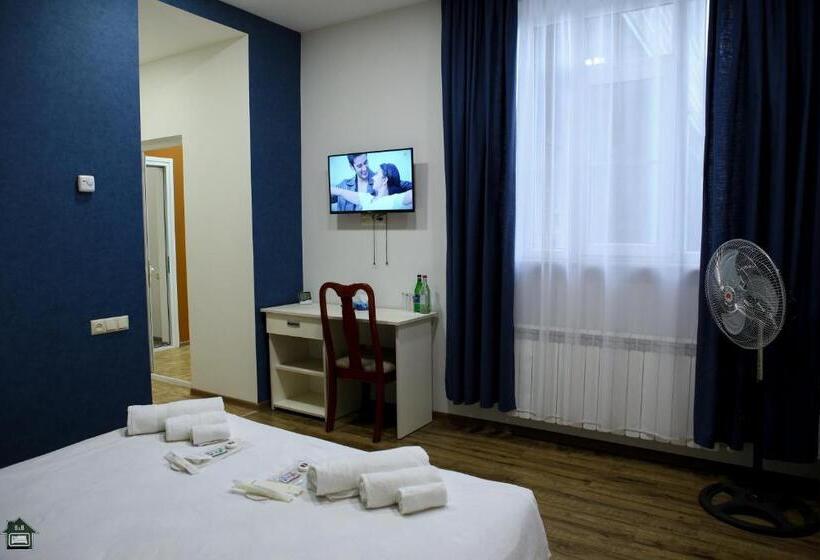 اتاق لوکس با تخت بزرگ, Gyurji Home   Guest House In Gyumri
