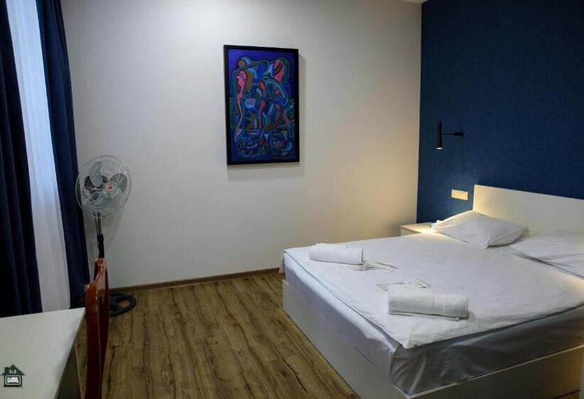 اتاق لوکس با تخت بزرگ, Gyurji Home   Guest House In Gyumri