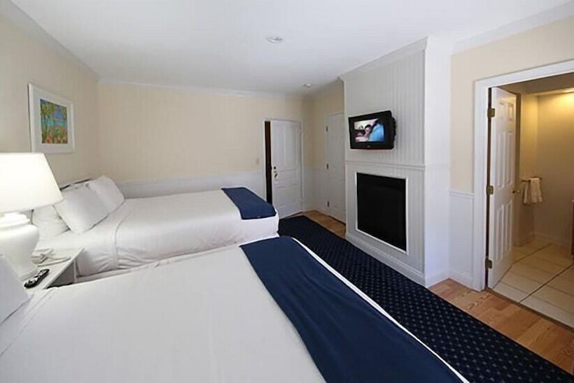 غرفة قياسية, Colonial Inn Harbor Springs