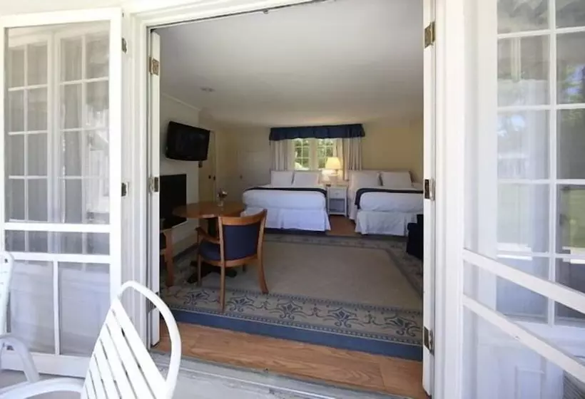 ベーシックルーム, Colonial Inn Harbor Springs