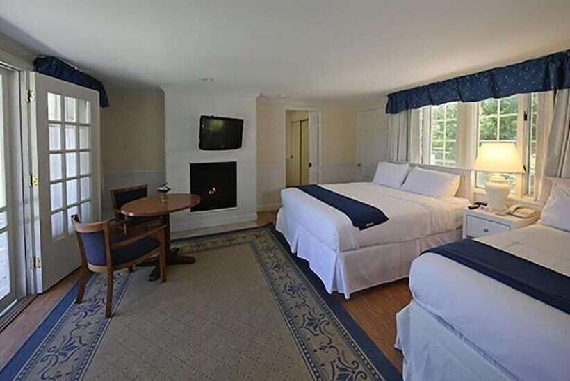 غرفة أساسية, Colonial Inn Harbor Springs