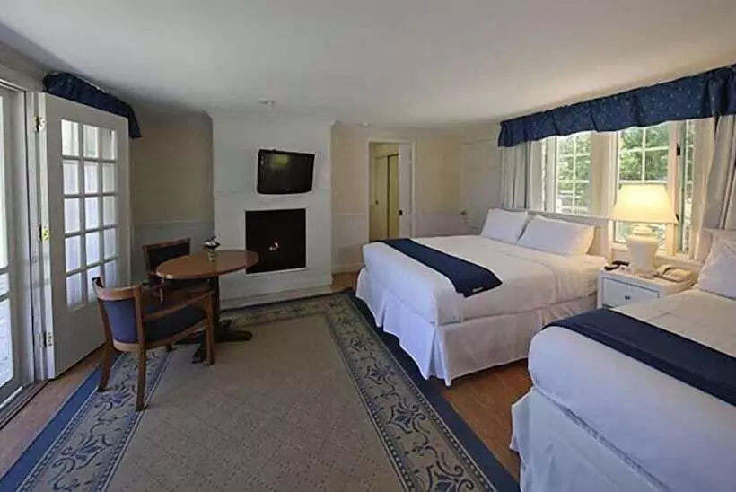 ベーシックルーム, Colonial Inn Harbor Springs