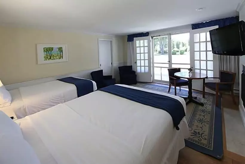 ベーシックルーム, Colonial Inn Harbor Springs