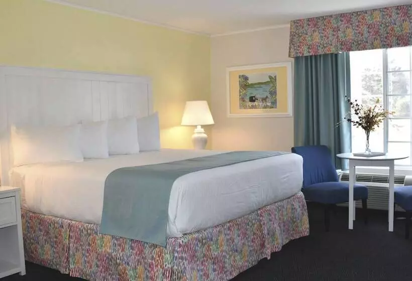 ベーシックルーム, Colonial Inn Harbor Springs