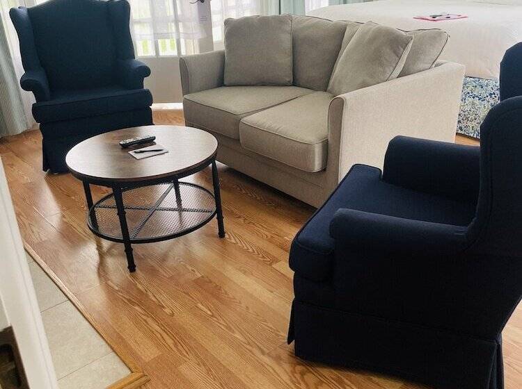 غرفة أساسية, Colonial Inn Harbor Springs