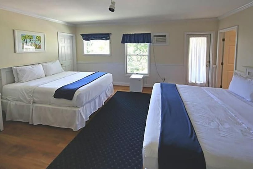 غرفة قياسية, Colonial Inn Harbor Springs