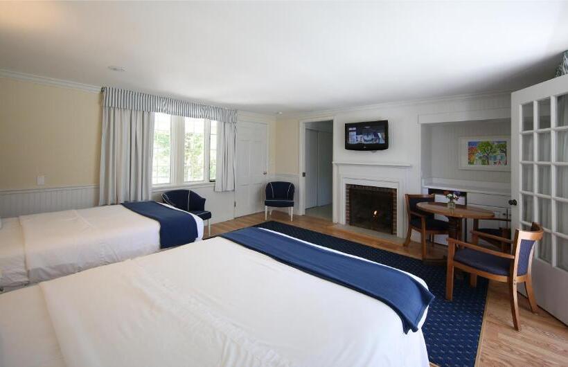 غرفة قياسية, Colonial Inn Harbor Springs