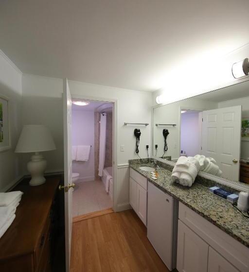 غرفة قياسية, Colonial Inn Harbor Springs