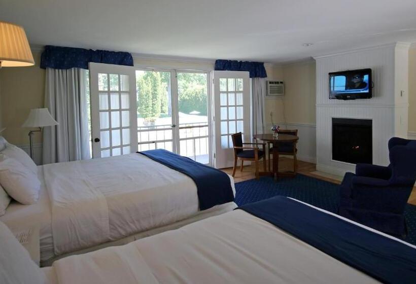 Люкс Superior, Colonial Inn Harbor Springs