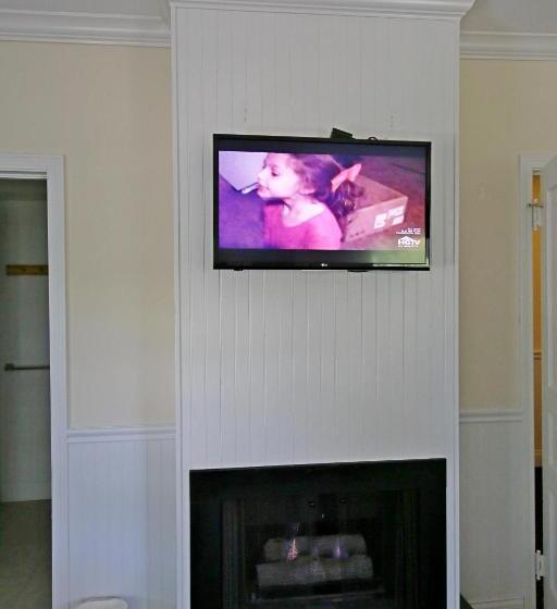 غرفة قياسية سرير كينج, Colonial Inn Harbor Springs