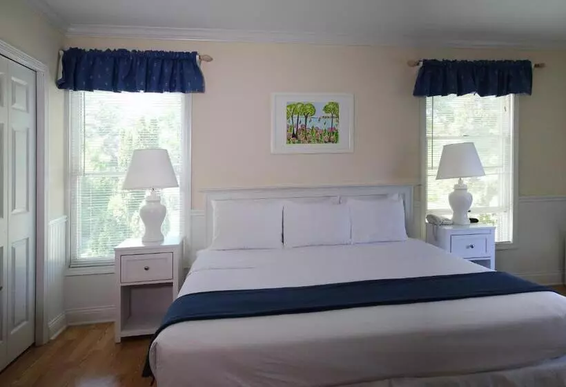キングサイズベッドのスタンダードルーム, Colonial Inn Harbor Springs