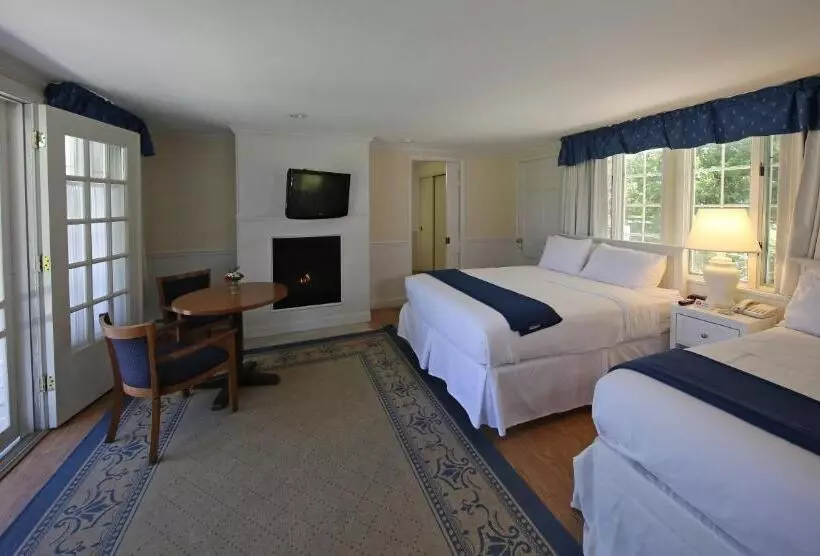 プレミアムスイート, Colonial Inn Harbor Springs