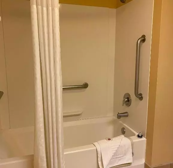 سوئیت با تخت بزرگ, Comfort Inn Marina On The Monterey Bay