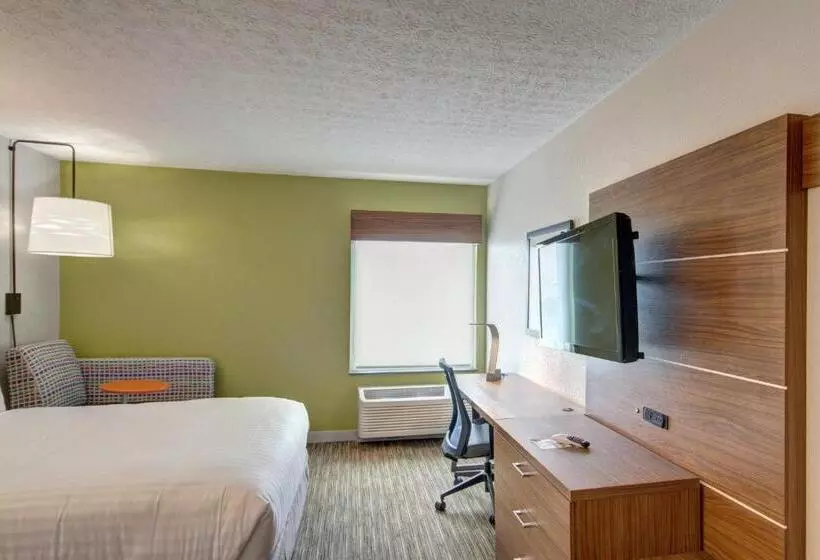 身障者適用キングサイズベッドルーム, Holiday Inn Express Columbus South   Obetz, An Ihg