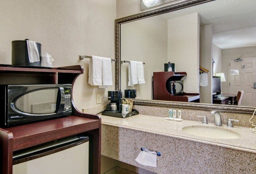 Номер Стандарт 2 Двуспальные Кровати, Quality Inn Salem  I81