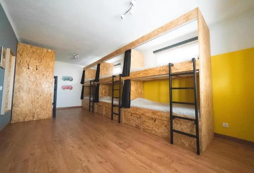ルームシェアのワンベッド, Gundi House
