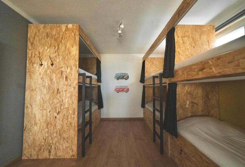 מיטה בחדר משותף, Gundi House