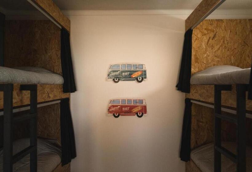 מיטה בחדר משותף, Gundi House