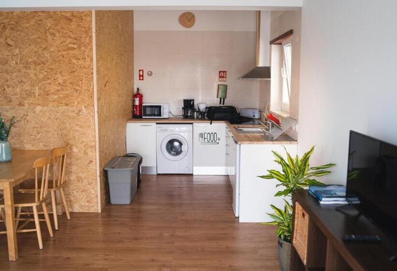 Deluxe Studio, Gundi House