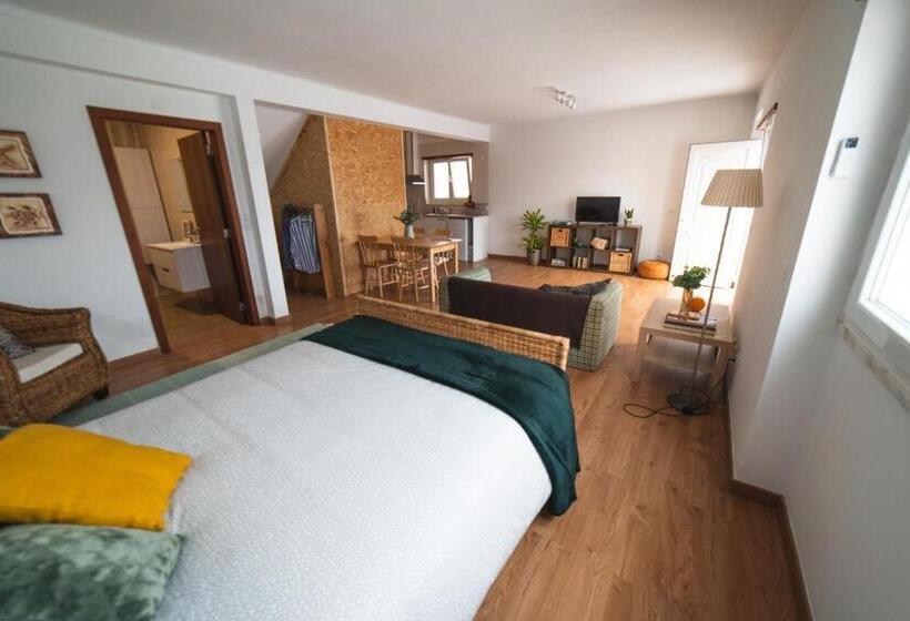 סטודיו דלוקס, Gundi House