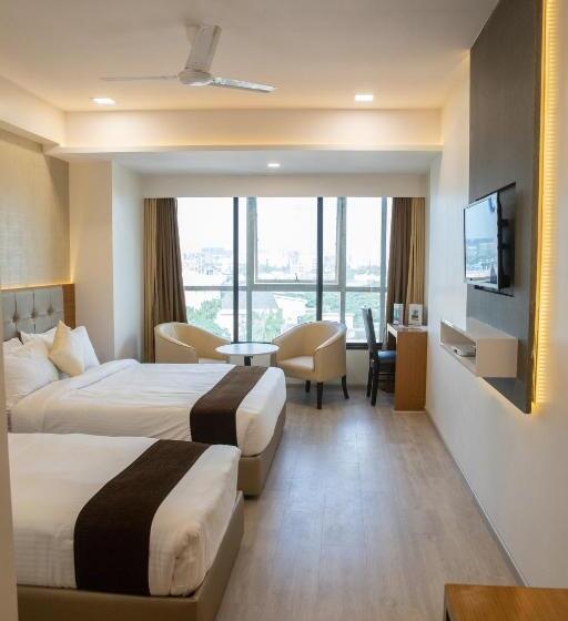 غرفة إدارية ثلاثية, Grace Galaxy