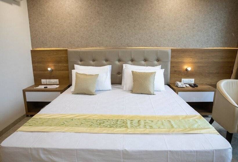 غرفة إدارية ثلاثية, Grace Galaxy