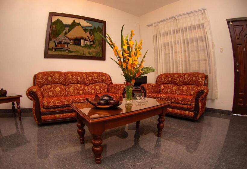 اتاق استاندارد سه نفره, Miski Warak