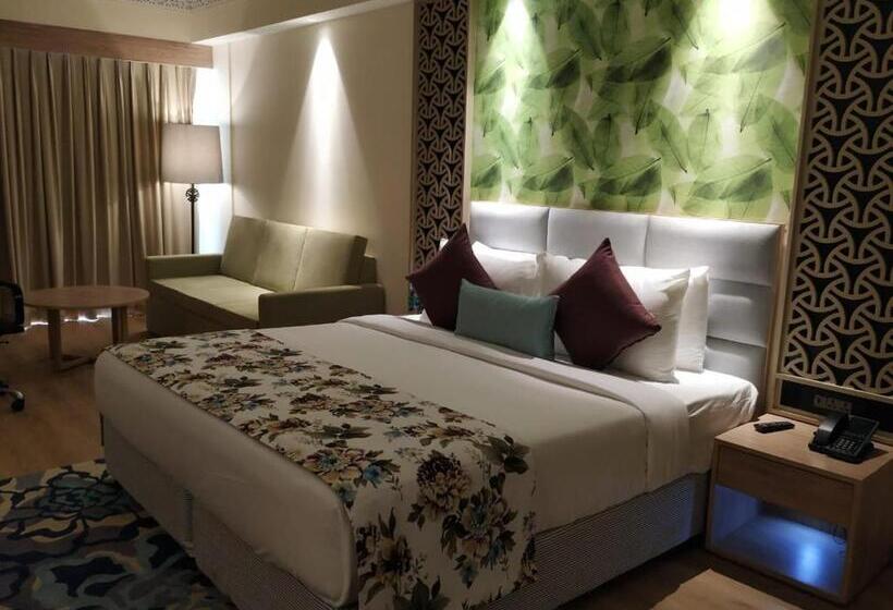 اتاق اجرایی با تخت بزرگ, Regenta Resort Belagavi