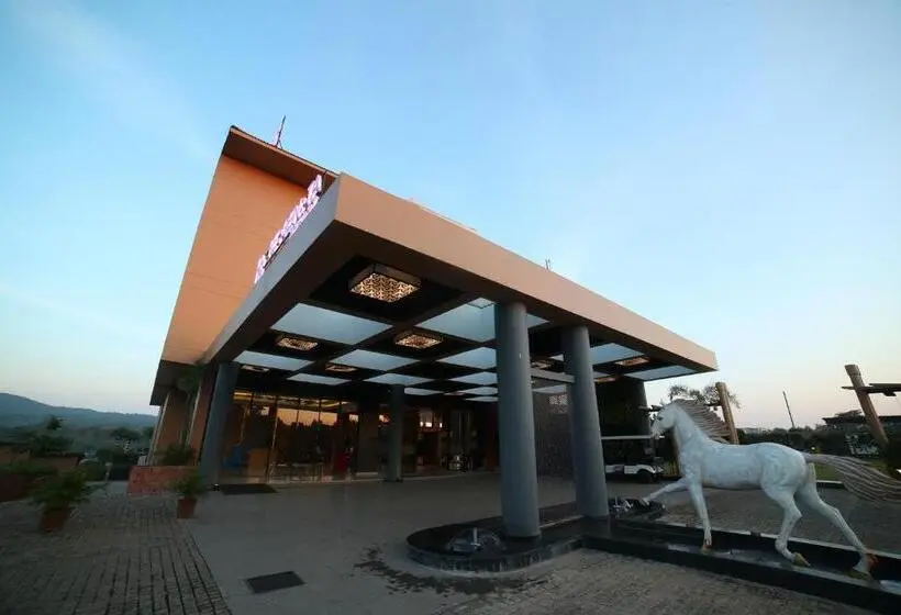 キングサイズベッドのエクゼクティブルーム, Regenta Resort Belagavi