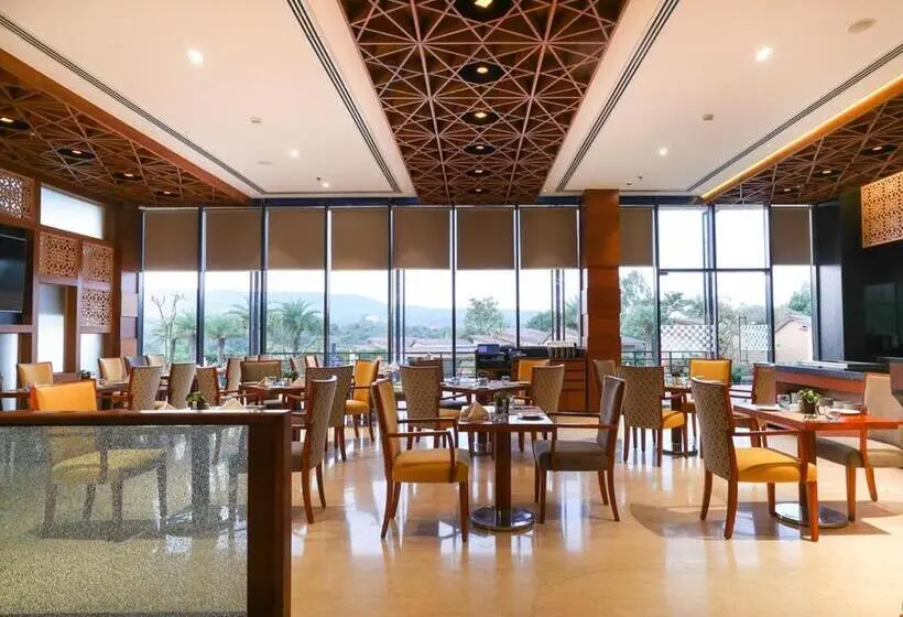 キングサイズベッドのエクゼクティブルーム, Regenta Resort Belagavi