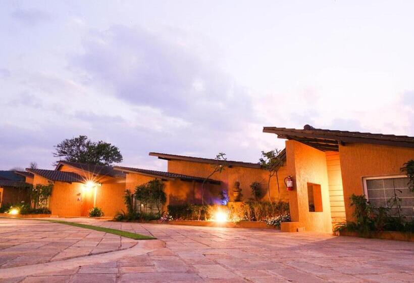 غرفة إدارية سرير كينج, Regenta Resort Belagavi