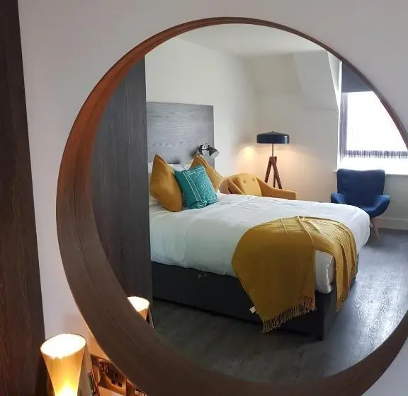 デラックスの４人部屋, Base Dingle