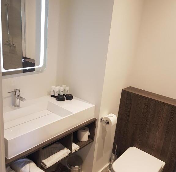 Family Suite, Base Dingle