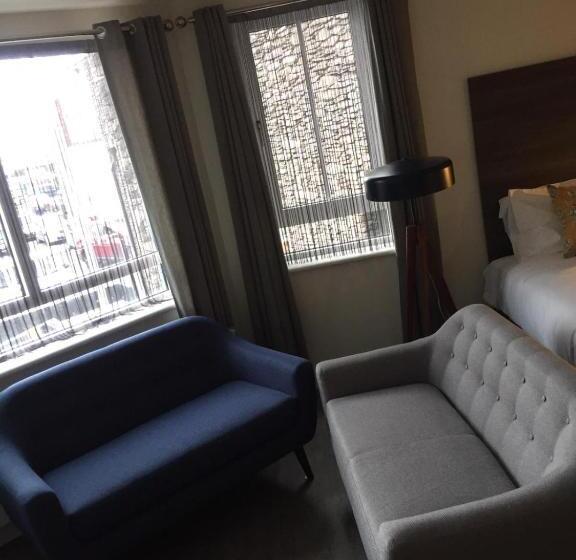 패밀리 스위트, Base Dingle