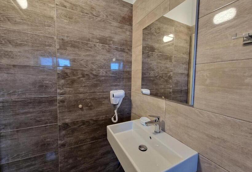 اتاق لوکس, Queen Margaret Seaside