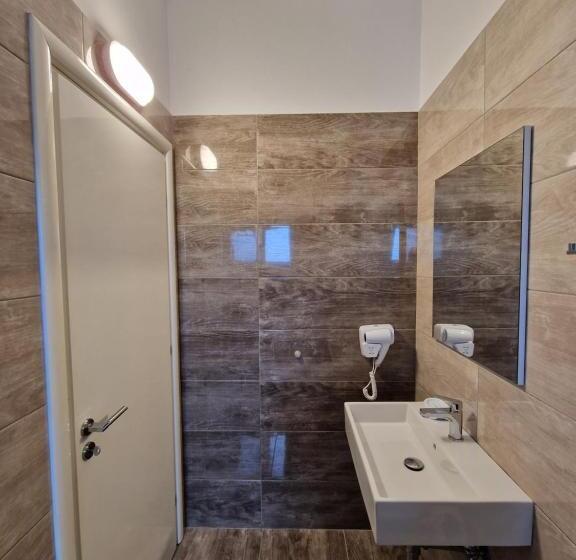 اتاق لوکس, Queen Margaret Seaside